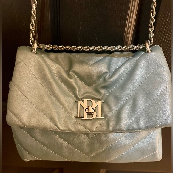 Badgley Mischka Handbag Quilted Light Blue Vegan Leather Chain Strap - Picture 2 of 10